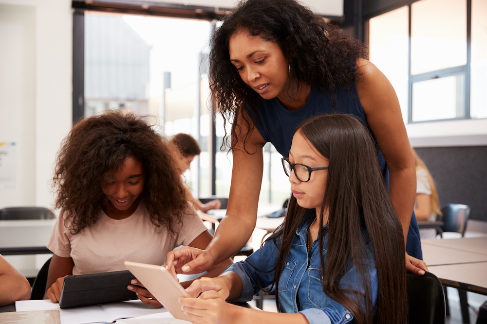 Teacher using AI in the classroom